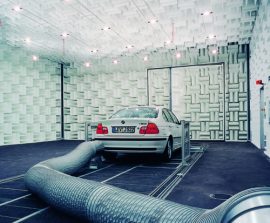 Dièdre mélamine - Dièdres de mélamine collé au plafond et mur dans une chambre sourde