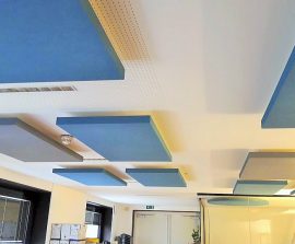Capteur Acoustic Panel 2V Blue Equilibre - Capteur Acoustic Panel 2V color posé au plafond par suspension