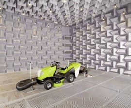 Dièdre mélamine - Dièdres de mélamine collé au plafond et mur dans une chambre sourde