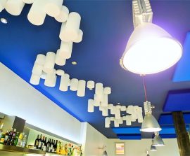 Ambiance Design - Ambiance design color posé au plafond par collage en forme de cercles