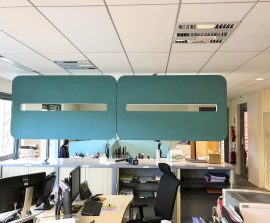 Brise vue & rideau acoustiques - Brise vue acoustique color posé au plafond par suspension