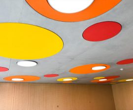 Acoustic Panel 2V Blue Equilibre - Acoustic Panel 2V design posé au plafond par collage en forme de goutte d'eau qui est une composante d'un luminaire acousitque