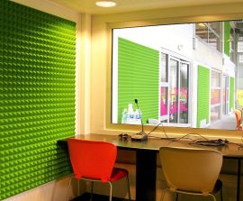 Ambiance Relief - Ambiance relief pyramide color posé au mur par collage