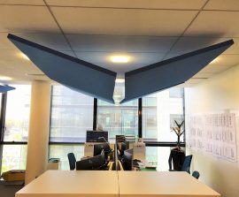 Capteur Acoustic Panel 2V Blue Equilibre Design - Capteur Acoustic Panel 2V design color posé au plafond par suspension